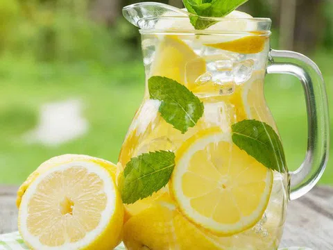 Mỗi buổi tối nên uống một ly nước chanh sẽ giúp cơ thể bạn khỏe mạnh hơn từng ngày